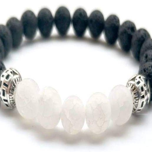Bracciale con pietra lavica bianca con olio essenziale. per la vendita all'ingrosso da parte di Fuze Body