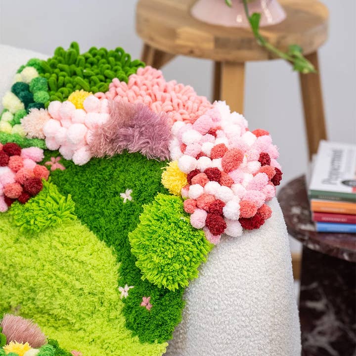 Craft Club – wholesale DIY craft kit – BUBBLEGUM GARDEN - Moss Rug Making Kit6