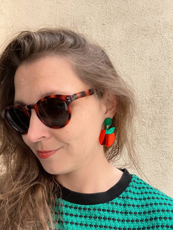 Boucles d'oreilles Pomme pour la vente par Le Strict Maximum