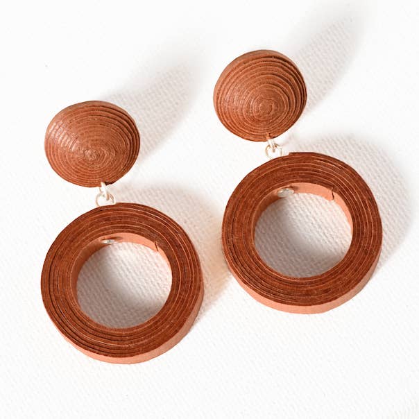 Orecchini Anika per la vendita all'ingrosso da parte di One Kind Box