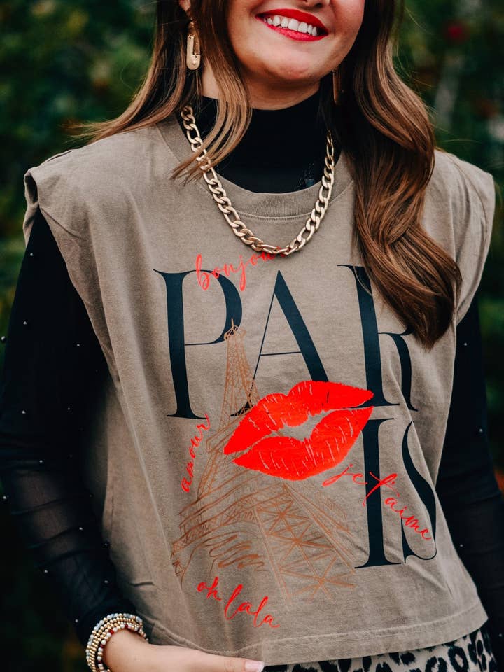 Débardeur Muscle Paris Kiss pour la vente par Southern Bliss Co.