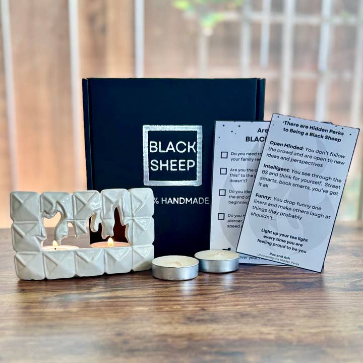 Coffret Cadeau Mouton Noir, Coffret Cadeau Drôle, Cadeau pour Frères et Sœurs pour la vente par Rox and Ash Ceramics