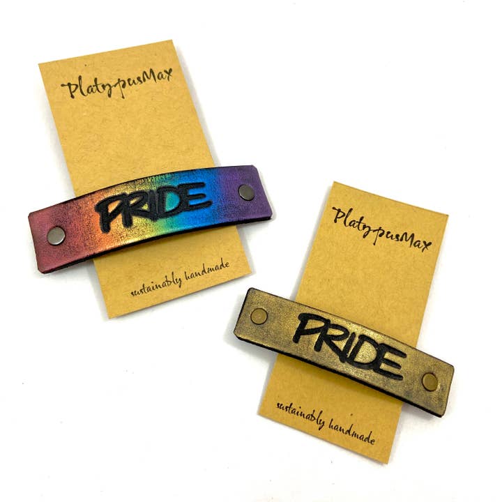 PRIDE One Word Billedtekst til LGBTQIA+mangfoldighed/Stemplet hårklip Barrette for engroshandel hos PlatypusMax