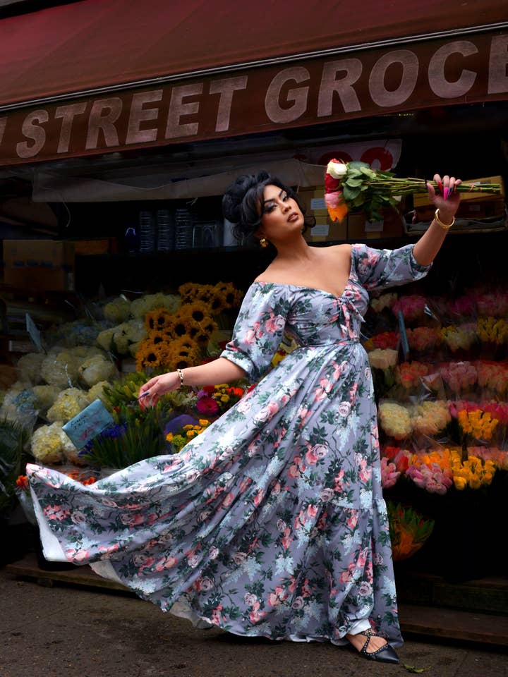 Molly 70s Floral Vintage Maxi Gown em J'adore Paris Bella Roses Print | Pinup Couture por atacado de Pinup Couture
