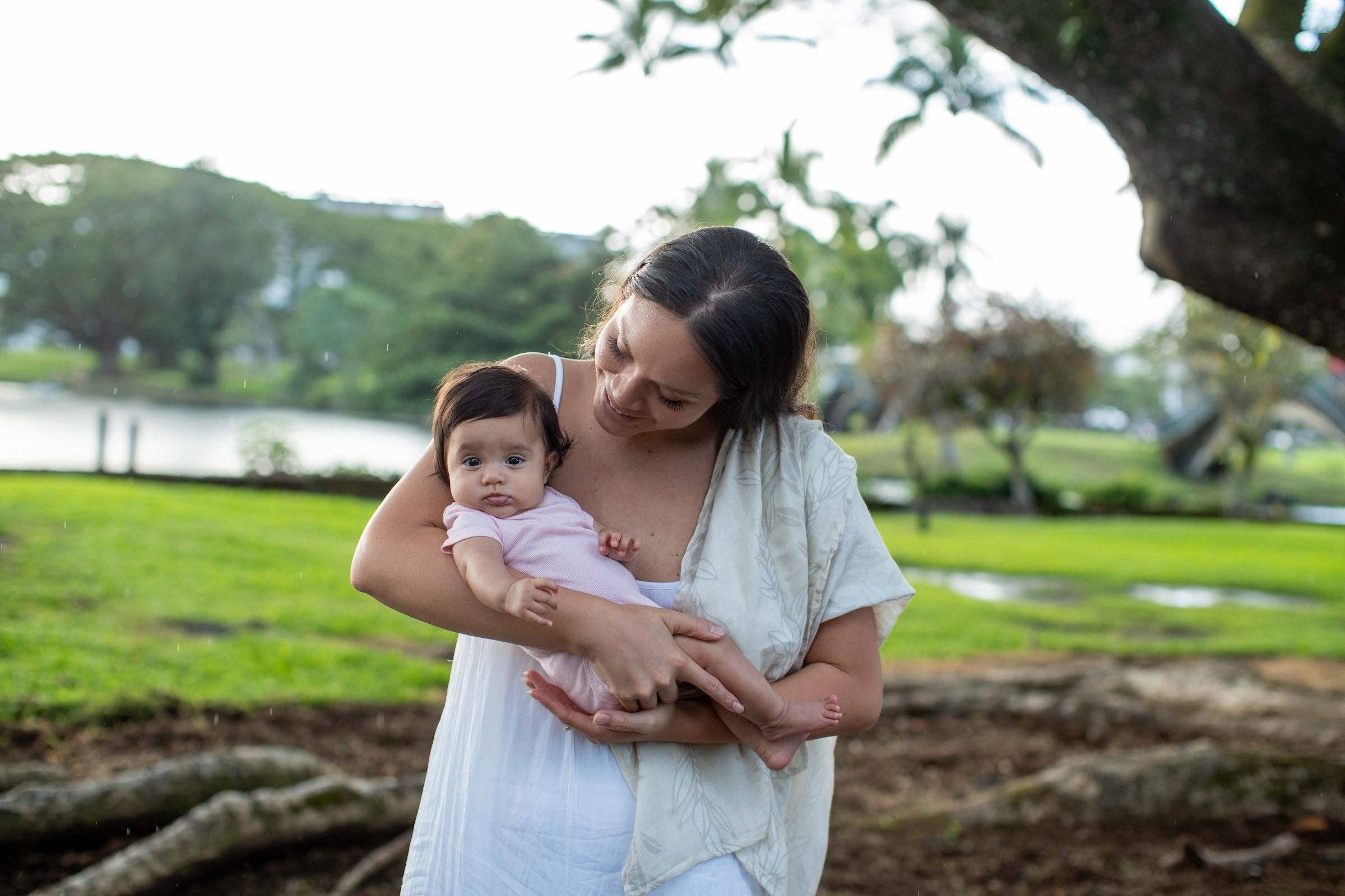 The Keiki Dept - Wholesale Swaddle - Baby - White Maile Strands Kapa Moe - Hawaiian Bamboo Swaddle6