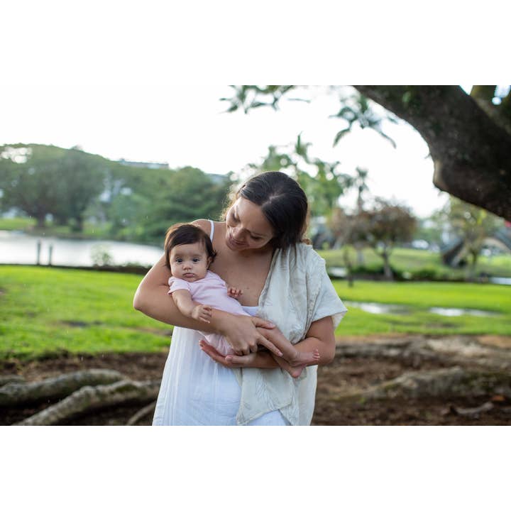 The Keiki Dept - Wholesale Swaddle - Baby - White Maile Strands Kapa Moe - Hawaiian Bamboo Swaddle6