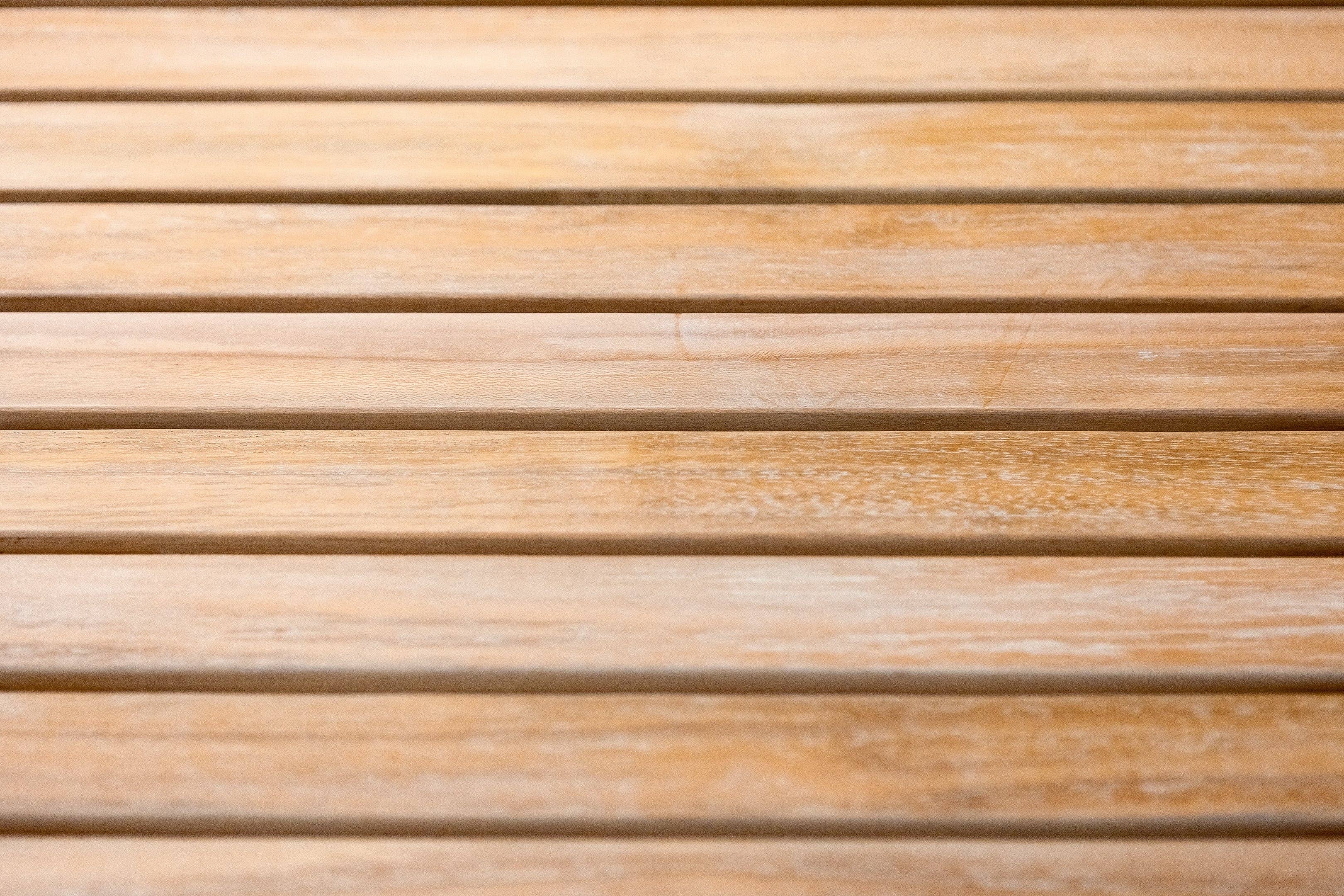 Nordic Teak - Wholesale Bankje - Scandinavische stijl natuurlijk teakhouten spa-bank met plank - 35"4