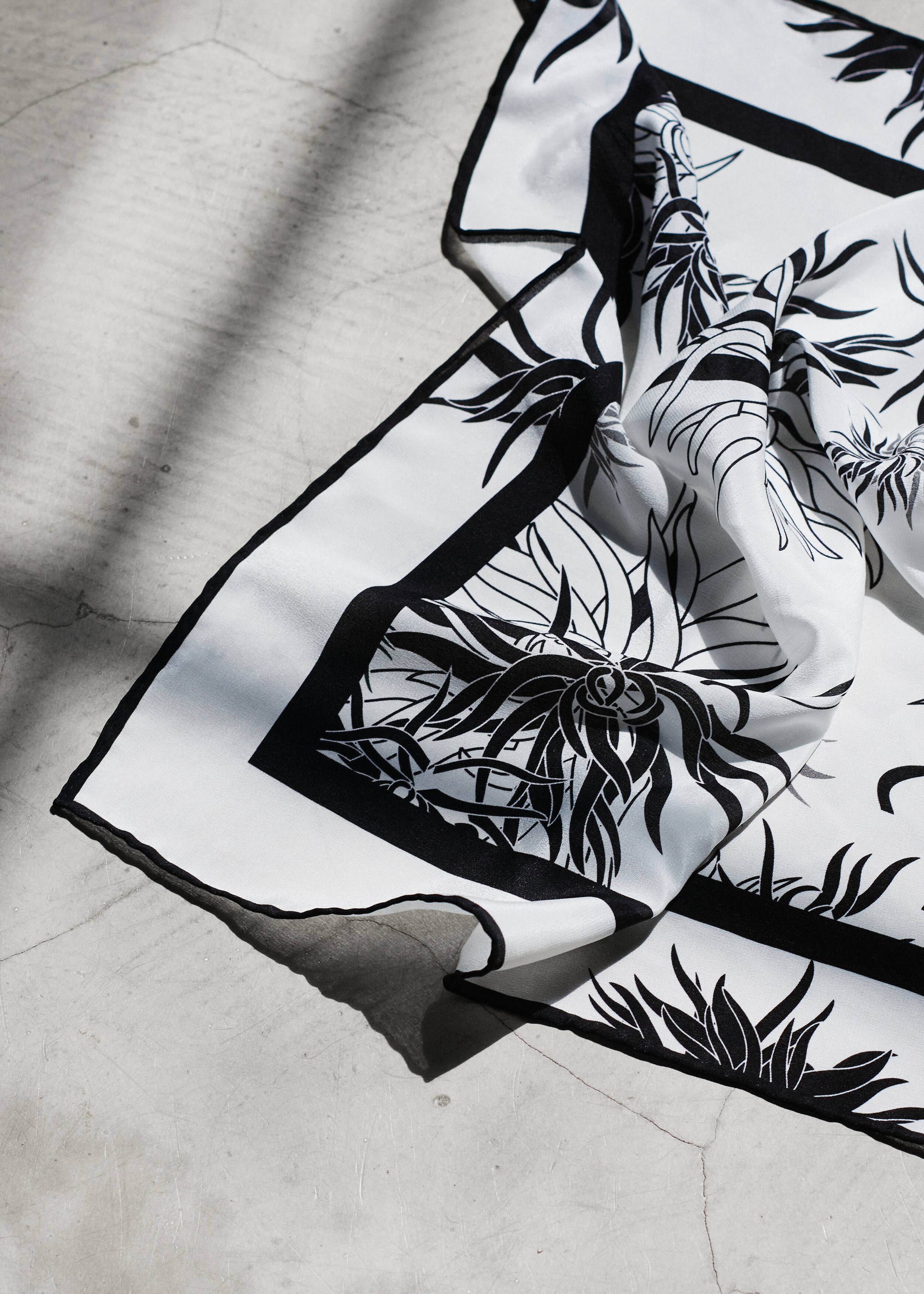 Sicels - Wholesale Scarf - Women's - Remade Bianca E Nera - Crepe De Chine1