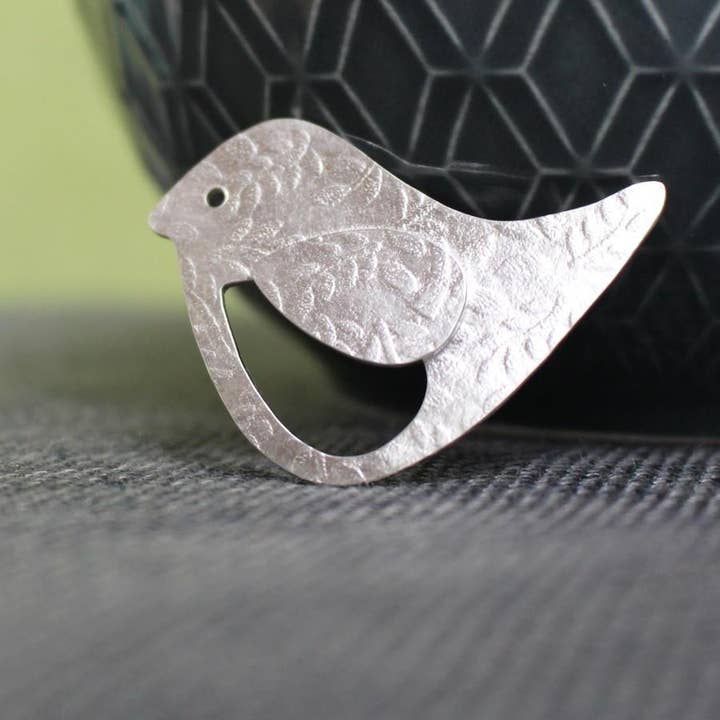 Broche oiseau pour la vente par Joanne Tinley Jewellery