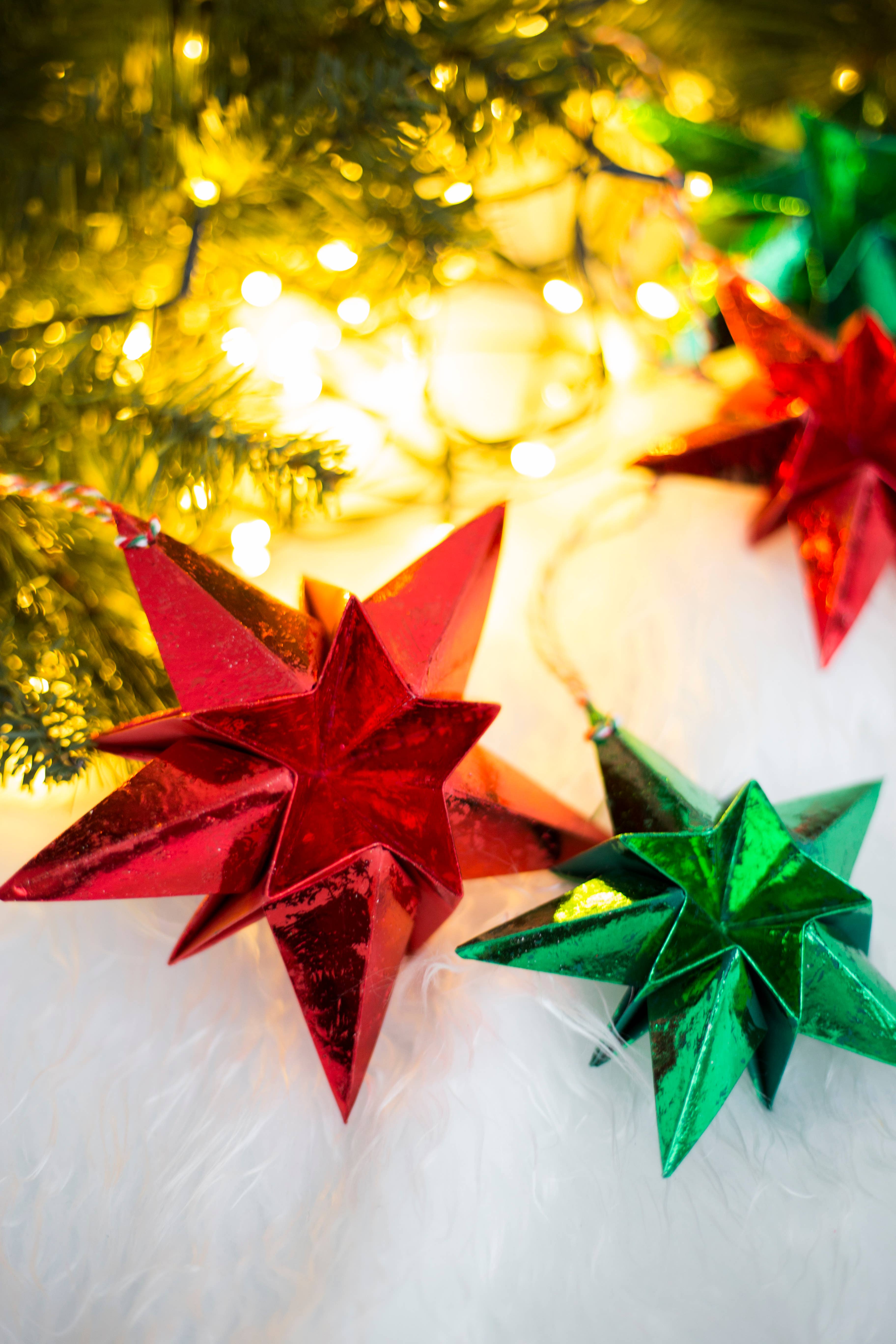 Joyful Array – Großhandel Weihnachtsschmuck – Weihnachtssterndekoration aus metallischem rotem Papier4