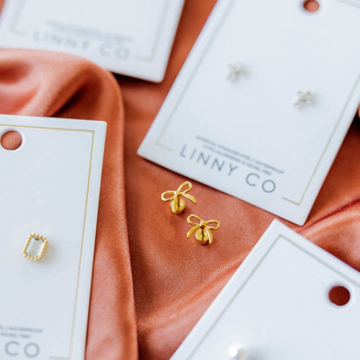 LINNY CO - Wholesale Stud/Post Earrings - Screwback Stud Earrings - Sadie - Gold16