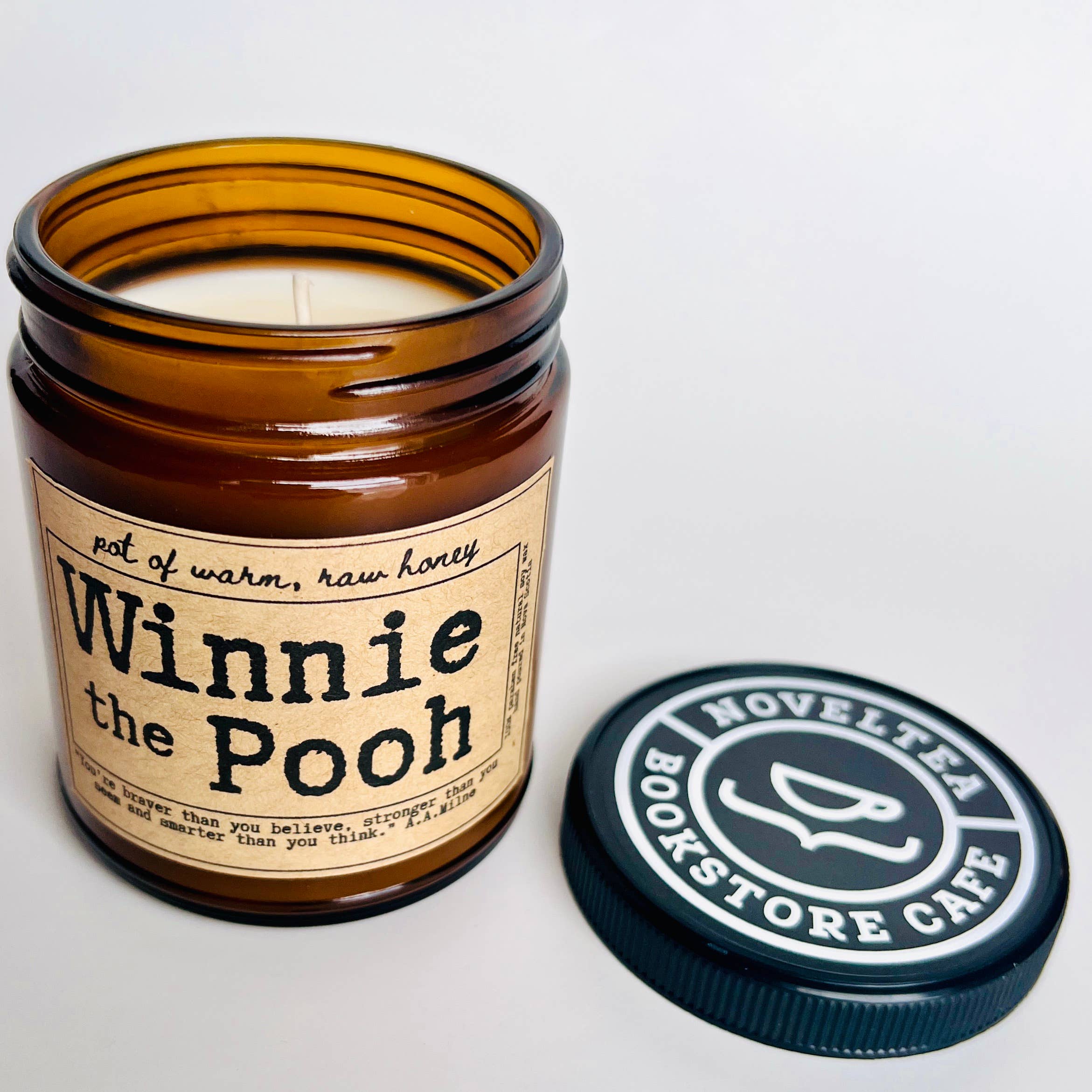 NovelTea Bookstore & Gifts - Vente Bougie en bocal - Bougie parfumée Winnie l’Ourson à l’odeur de miel8
