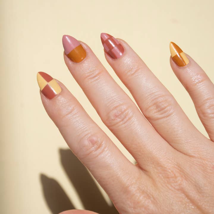 Glam & Grace - Wholesale Nail Polish - Non-Toxic Nail Polish - Mauve2