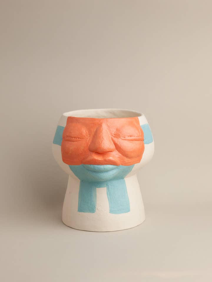 Naruna keramisk vase med kvindeligt ansigt for engroshandel hos Namira Cerâmica