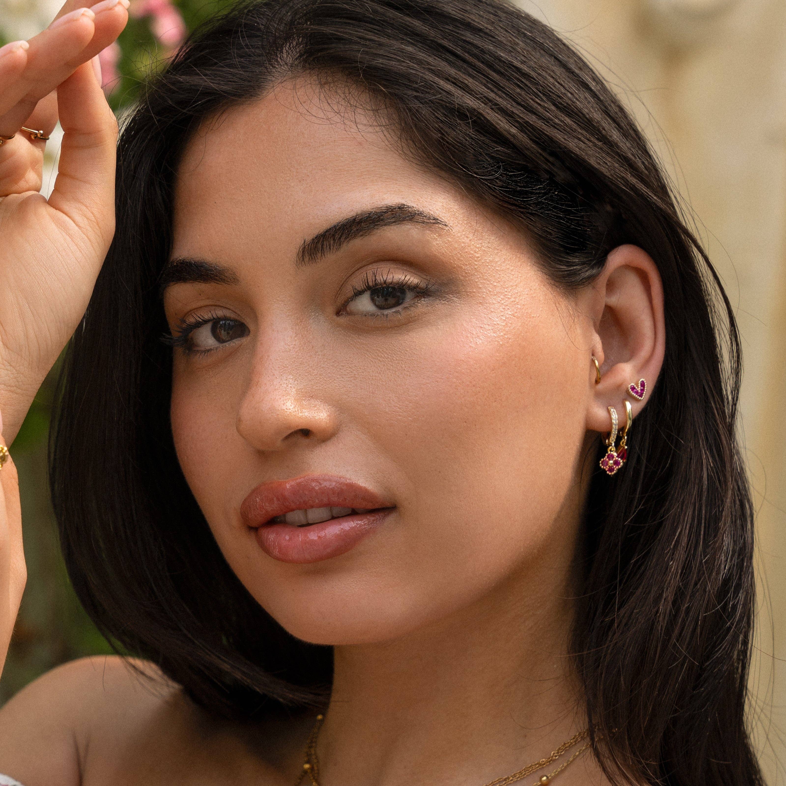 Guld Diamanthjärtan örhängen fuchsia för wholesale på Faire1