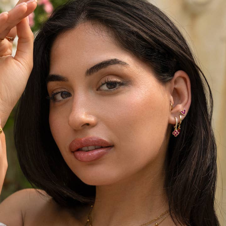 oro Orecchini a cuore con diamanti fucsia in vendita all'ingrosso su Faire1