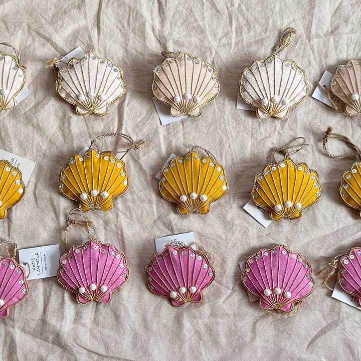Katie Larmour Linen – wholesale Ornament set – (15 pcs) Assorted Pink Yellow Shells Linen Handmade Ornament1