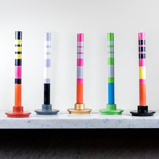 BRITISH COLOUR STANDARD - Europe – Großhandel Konische Kerze/Kerzenhalter – Öko-Dinnerkerzen, gestreift, tiefschwarz, orange, neyron- und schwefelgelb, 4 Stück pro Packung1