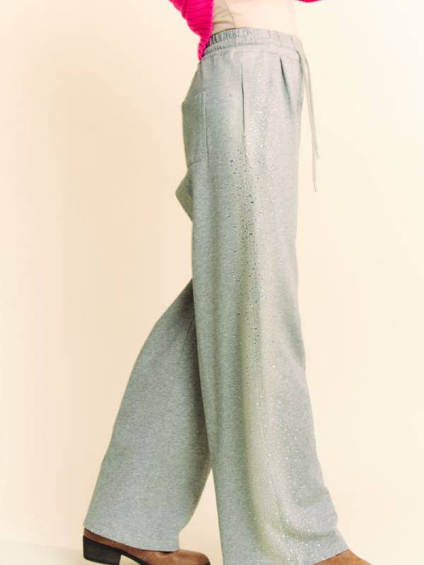 Grigio PANTALONI LUNGHI IN FELPA CON ELASTICO IN VITA CON STRASS in vendita all'ingrosso su Faire