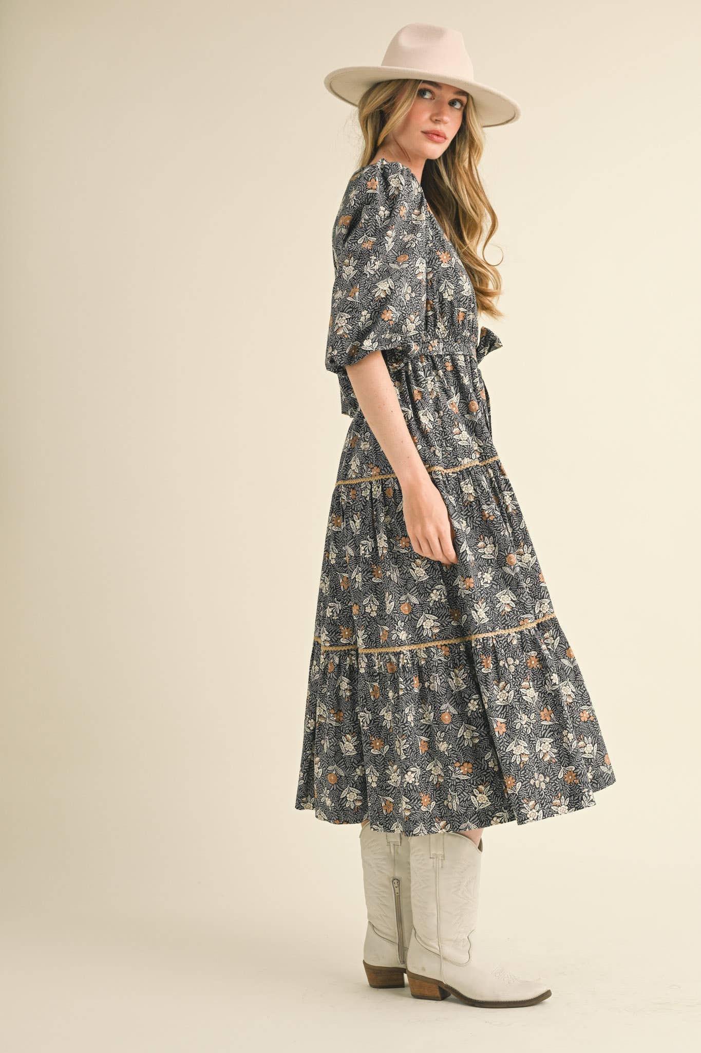 &MERCI - Wholesale Dress - Women's - BUBBLE SLEEVE LACE TRIM MIDI DRESS MDR343012