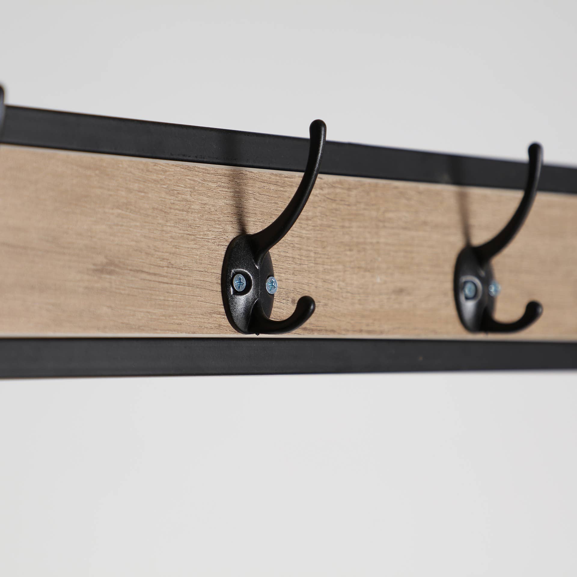 Kodu - Venta al por mayor Percheros - Perchero Henche, De Hierro, En Color Negro/Natural3