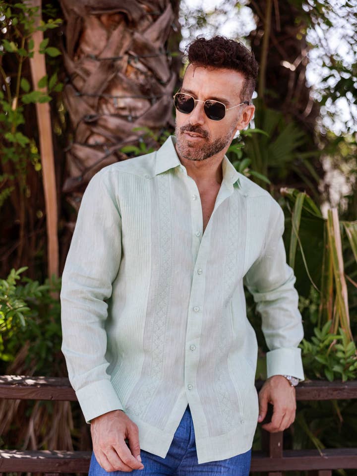 Chemise Guayabera Chacabana pour Homme en Lin 100% Mojito à Manches Longues - Broderie Géométrique pour la vente par MOJITO COLLECTION