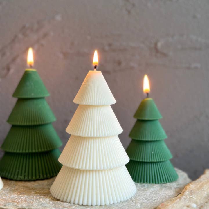 LA AROMA CANDLE CO. - Wholesale Novelty Candle - Ribbed Christmas Tree Candle (1pc)