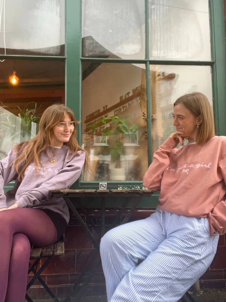 TheCliqueClothingCo – Großhandel Sweatshirt – Damen – I'm Just a Girl Sweatshirt2