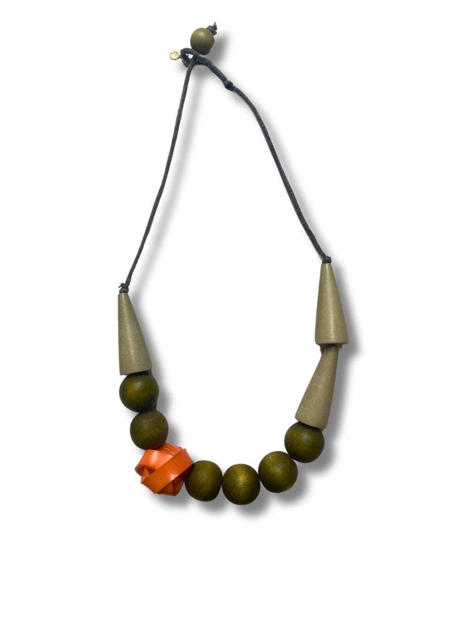 Bijondo - Wholesale Beaded/Pearl Necklace - Wood & Resin Necklace Tilly5