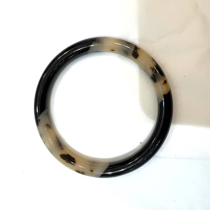 LOLO & YAYA – wholesale Manschettarmband – Tjock stel armring, 8 mm, leopard i harts4