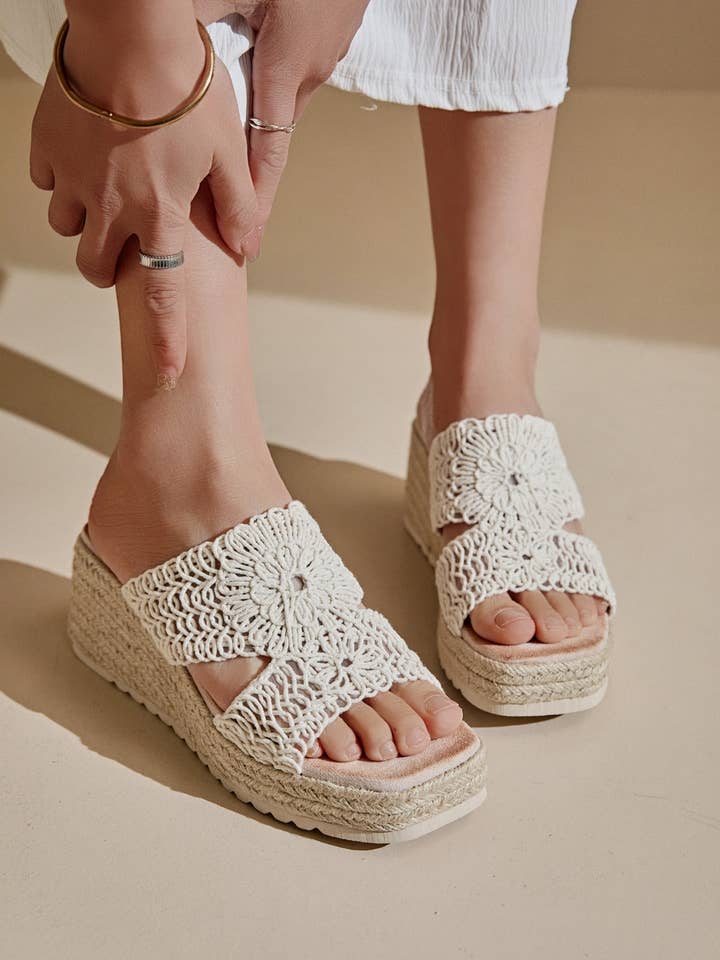 ERYNN - Wholesale Sandals - Women's - Wedge sandal - THIPHANY