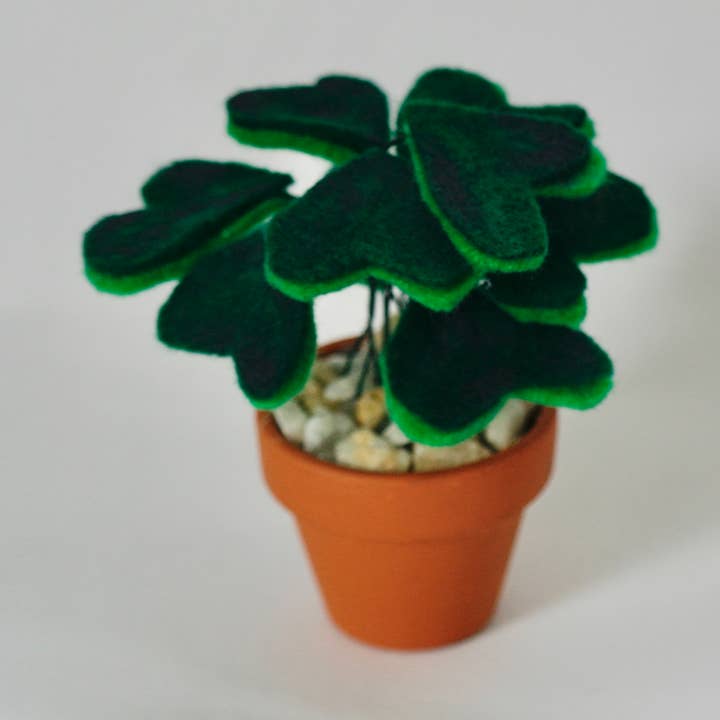 Ruby (Tiny heart shaped dark green) for wholesale by ARTBYSNOOPS