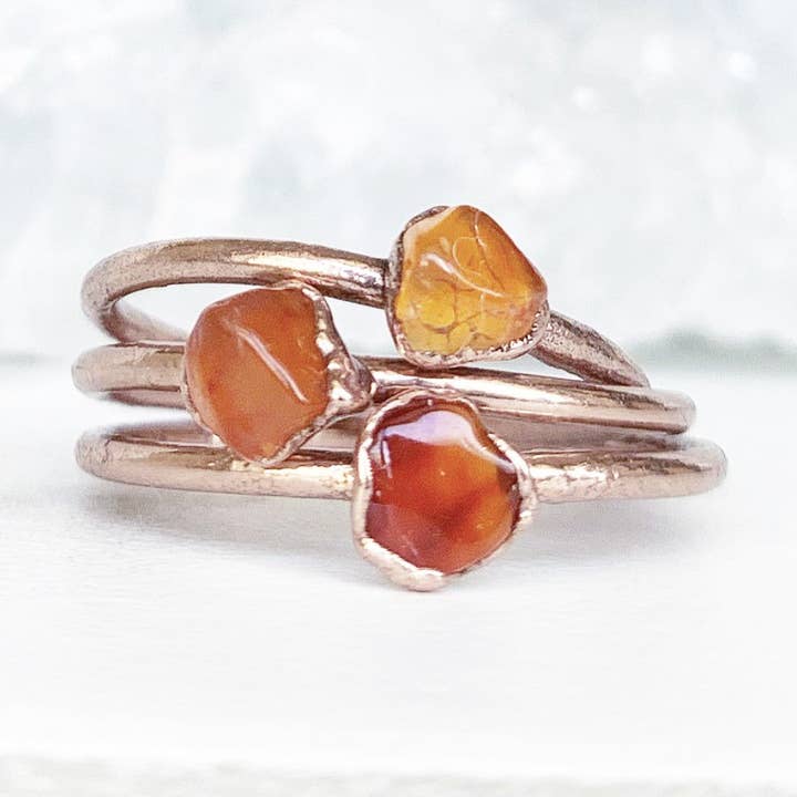 Bague empilable en cornaline en cuivre pour la vente par Buddha Blossom Jewels