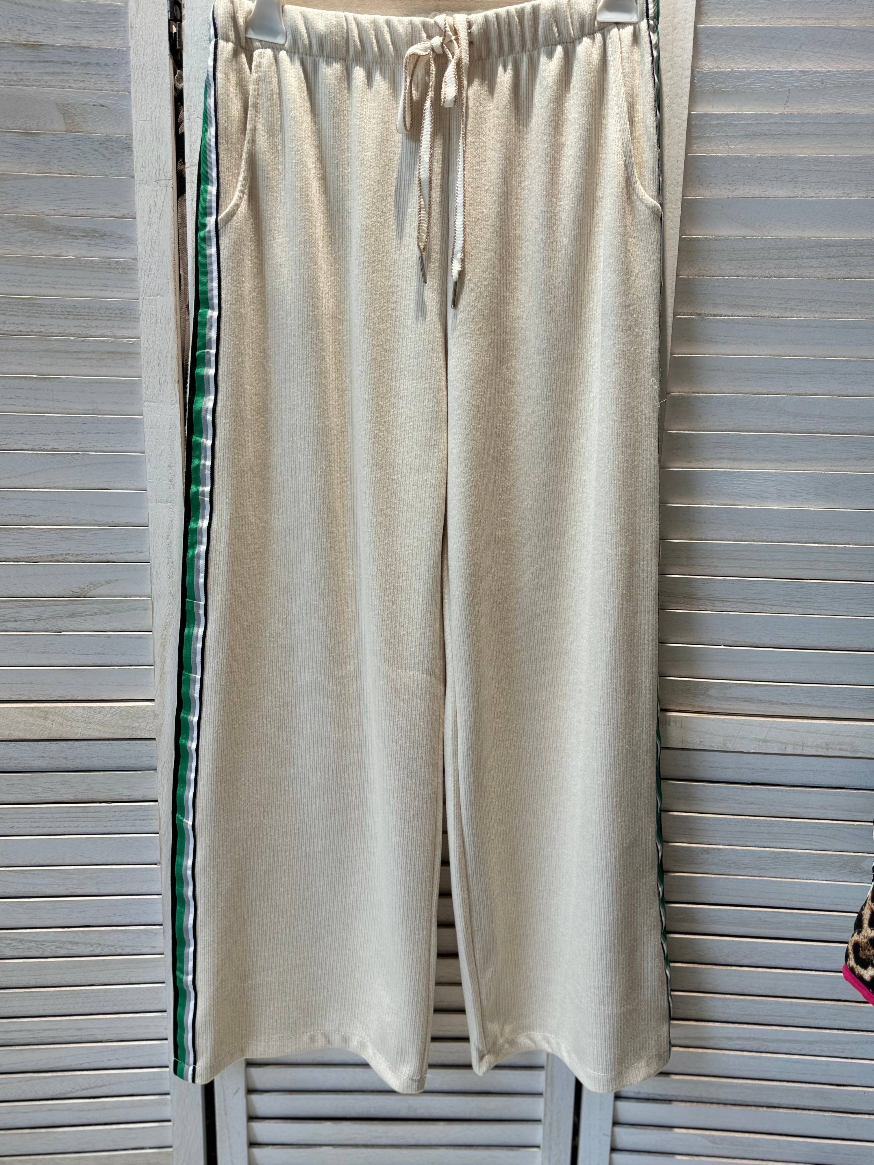 VICTORIA&ISAAC - Wholesale Tops Set - Women's - Chic Relaxation Set - Set27107 Ecru4