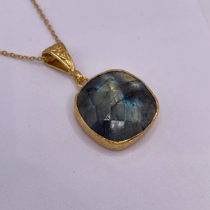 fyrkantigt halsband för wholesale av Kipepeo