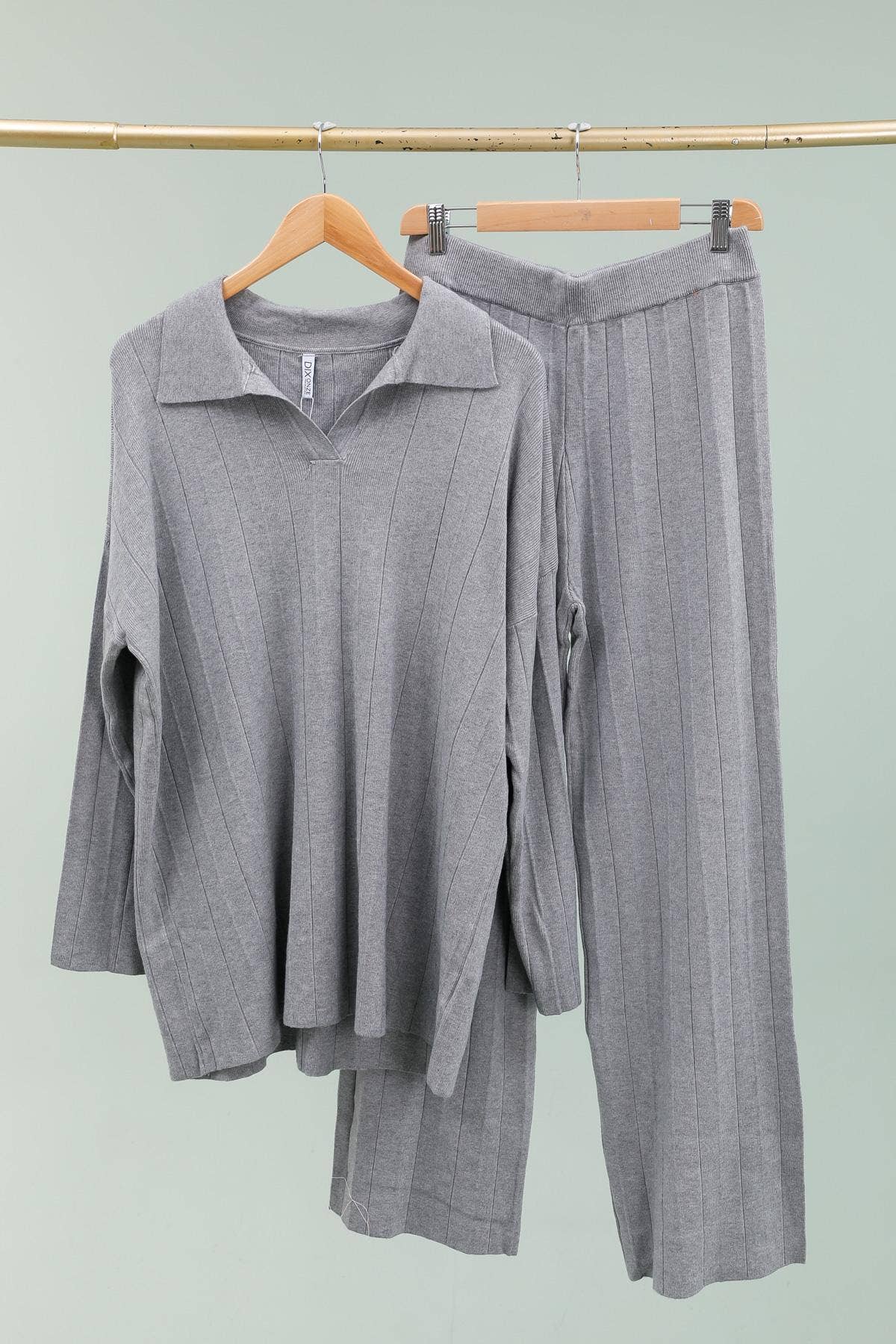 DIX-ONZE – Großhandel Loungewear-Set – Damen – Fließendes Strickset – Lässige Eleganz und Komfort6