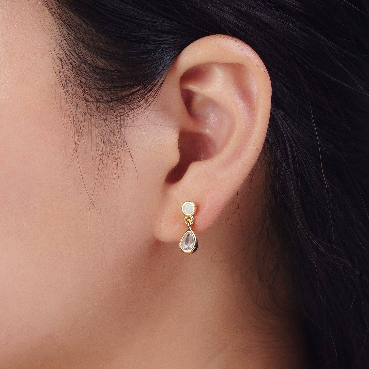 Aim Eternal - Wholesale Stud/Post Earrings - 24K Gold Filled Clear Teardrop Drop Dangle Round White Opal Stud Earrings | Y2041