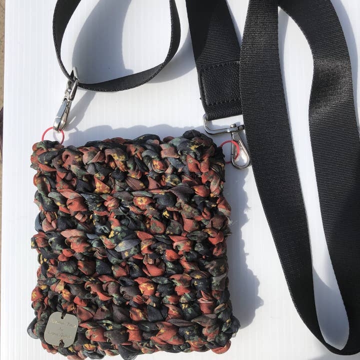 Crochet Crossbody Bag for Cell Phone and Cards for wholesale by Kreative Knits by Liona Jollota