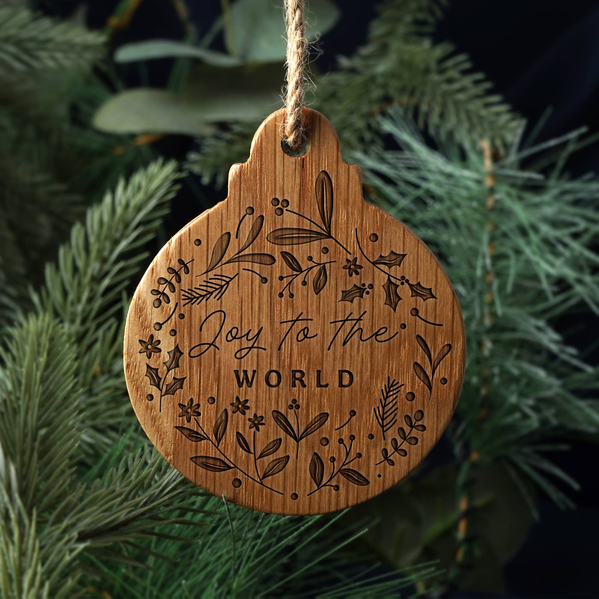 CGB Giftware – wholesale Ornament – Oak Hanging Bauble 'Joy To The World'0