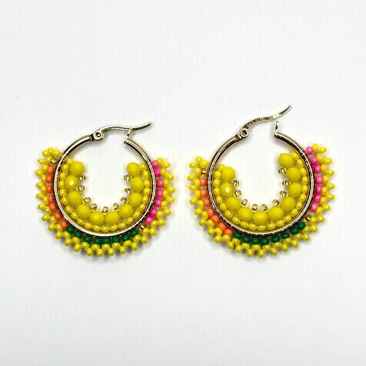 Boucles d'oreilles faites à la main Aviv pour la vente par Bellalu Jewelry and Accessories