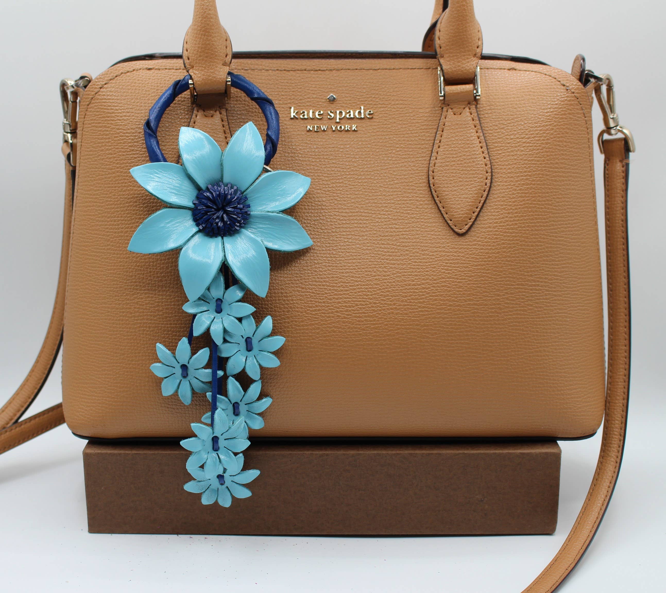 Sunflower Handmade leather inc - Wholesale Keychain - Women's - kc006 leather daisy flower keychain bag charm5