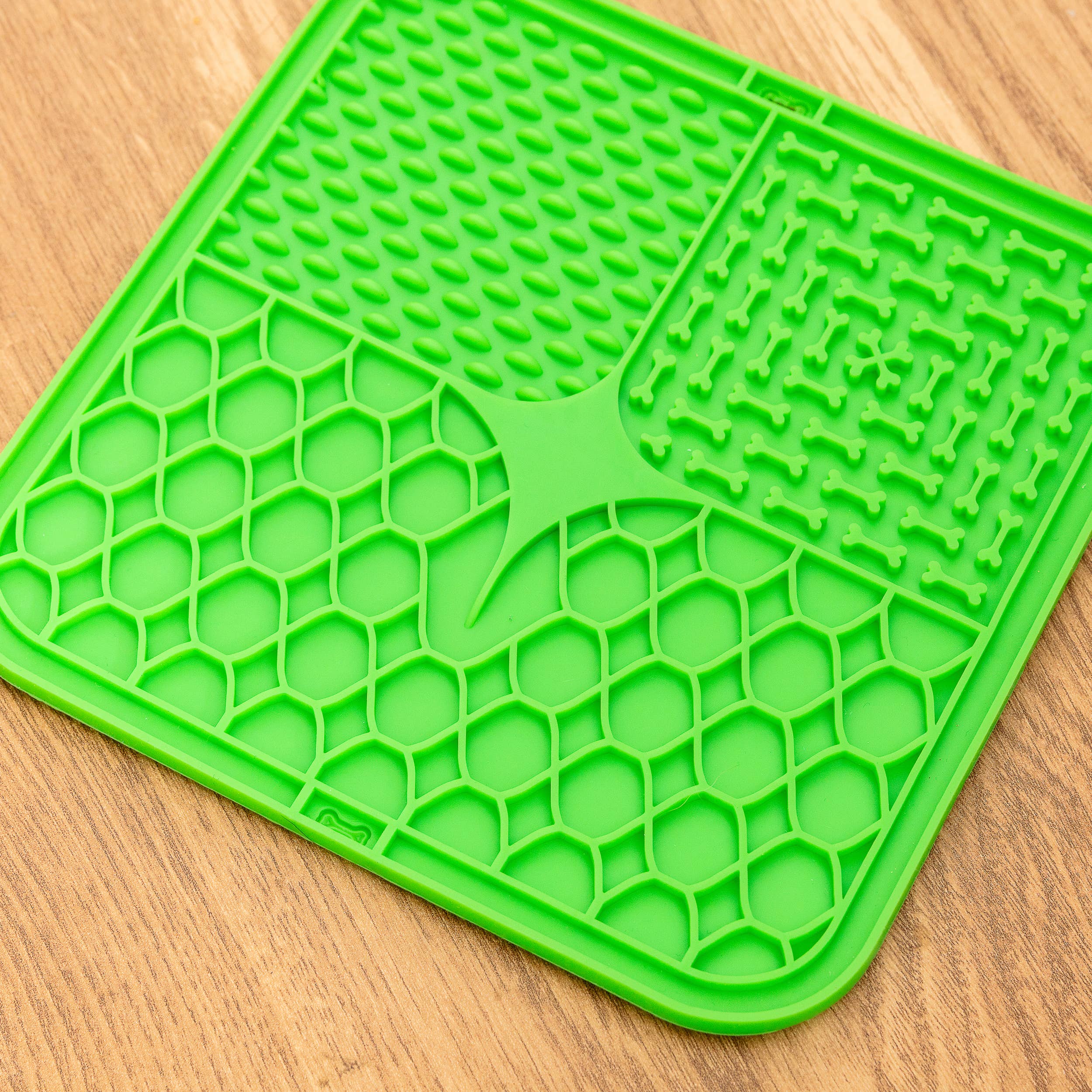 Park Life Designs – wholesale Pet food mat – Dog – Calming Lick Mat21