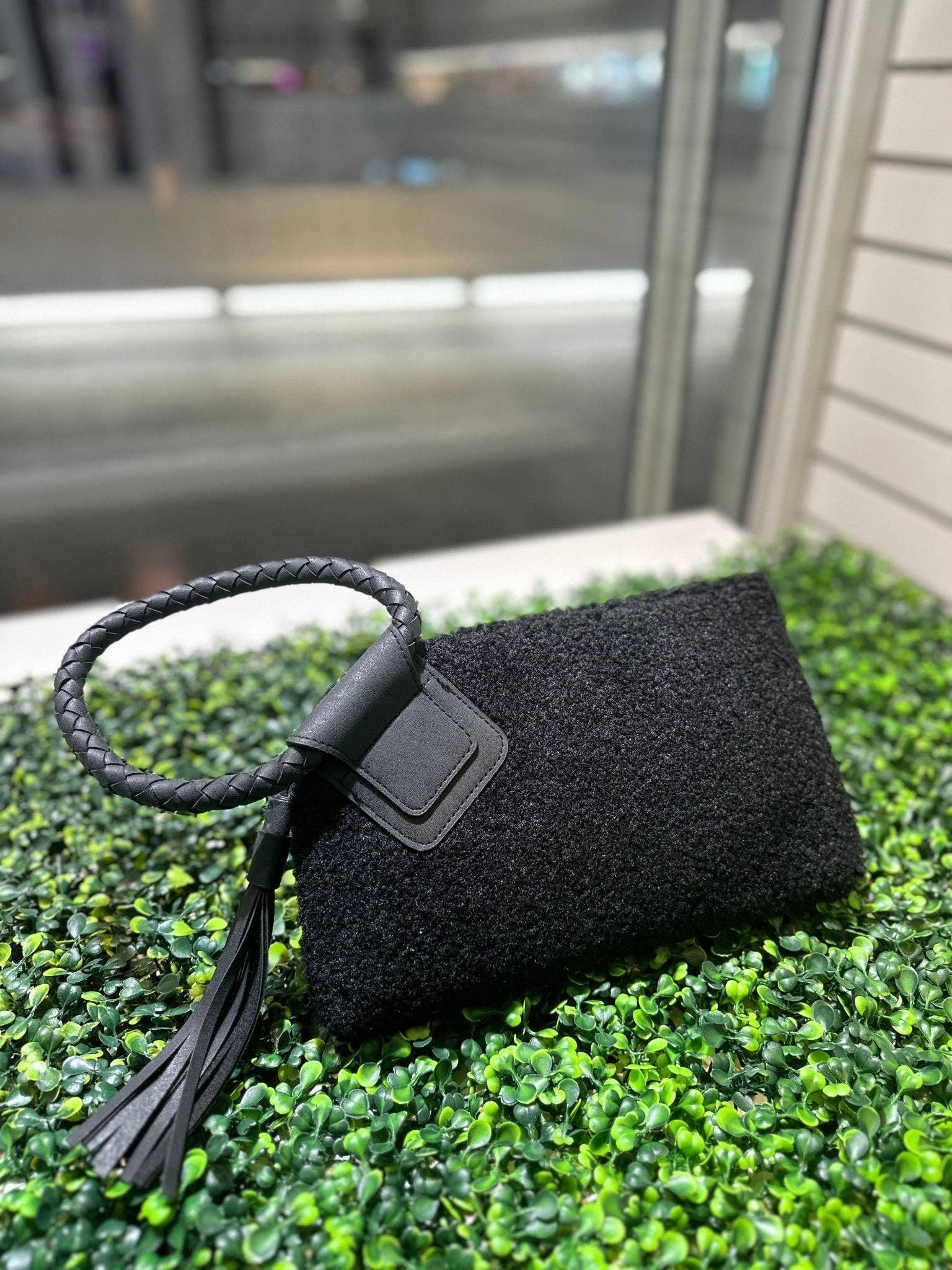 MiMi Wholesale - Wholesale Wristlet - BP204SH Sherpa Cuff Handle Tassel Wristlet/Clutch5