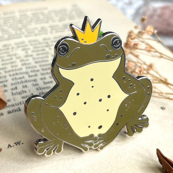 Tudse hård emalje Pin for engroshandel hos Ellis Woolley Illustration