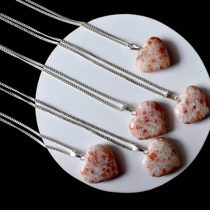 Soothing Crystals - Vente Colliers à pendentif - Pendentifs Cœur de Cristal | Pierre de Soleil | Bijoux en Pierres de Guérison4