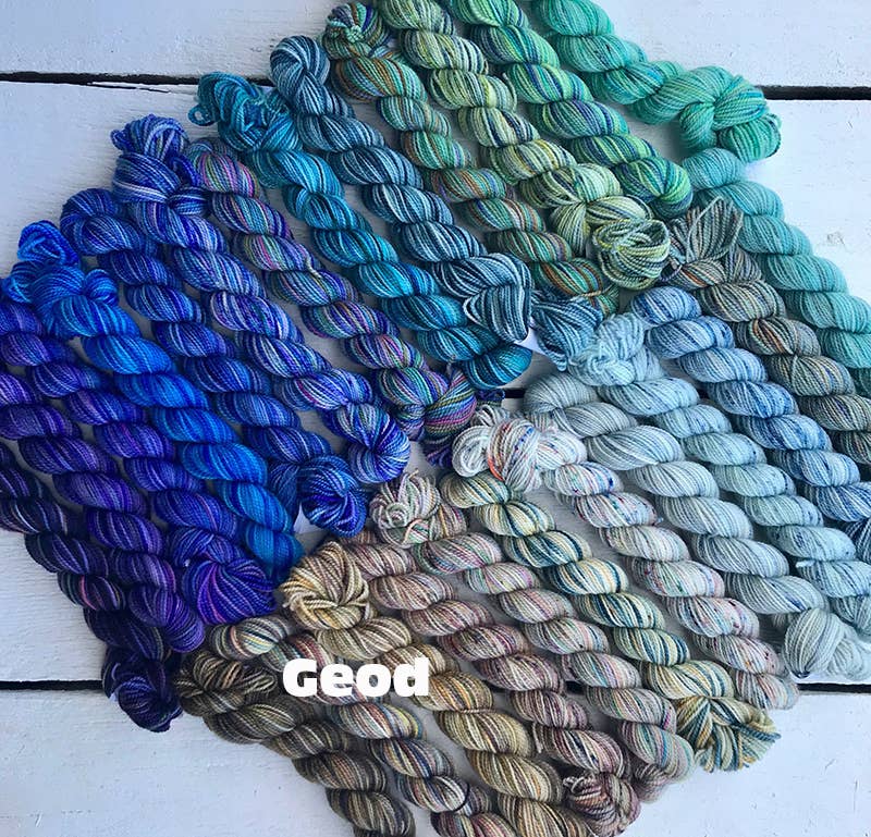 Koigu Wool Designs - Wholesale Yarn - Festive 25 day KPPPM Pencil pack10