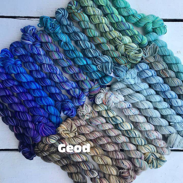 Koigu Wool Designs - Wholesale Yarn - Festive 25 day KPPPM Pencil pack10