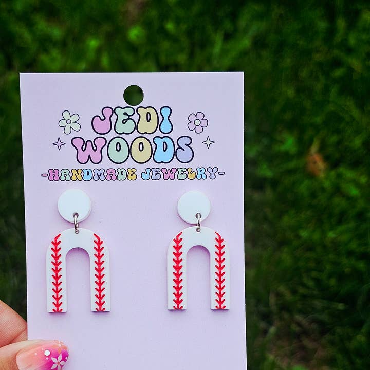 Boogvormige honkbaloorbellen met steker bovenaan voor wholesale door Jedi Woods LLC