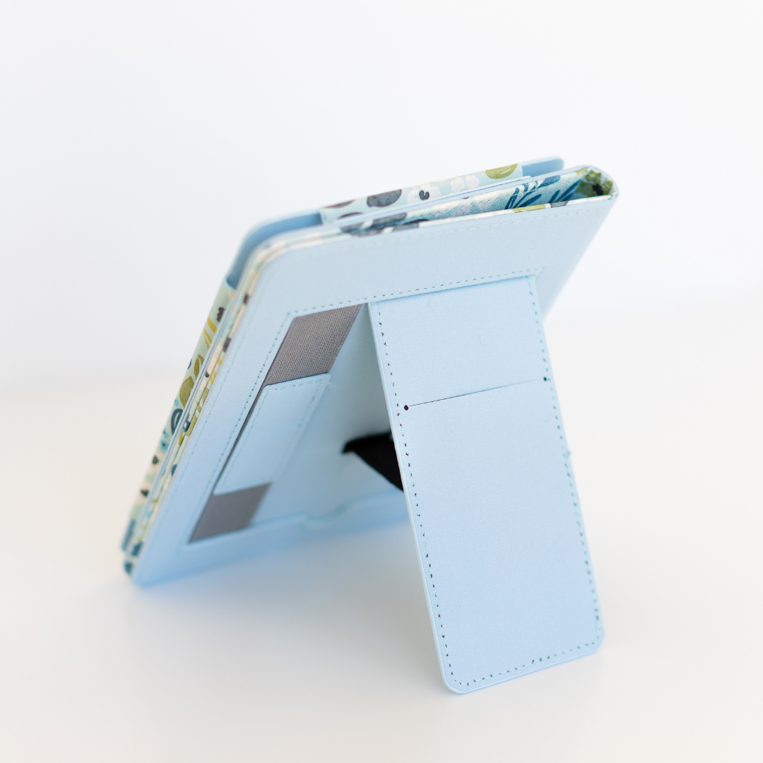 Elyse Breanne Design – Engroshandel Taske til bærbar computer/tablet - Dame – Vandfald Blomstret Kindle Etui | Bogelskere & Læsning6