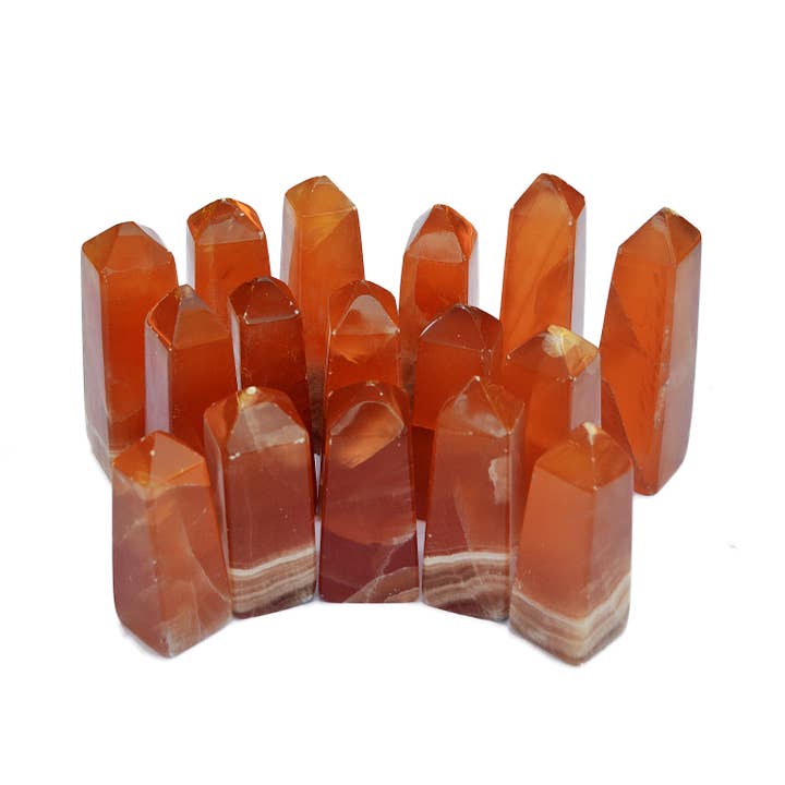 Lotto da 1 kg di obelischi in calcite miele (3-7 pezzi) per la vendita all'ingrosso da parte di Kaia & Crystals